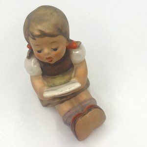 Goebel Hummel GIRL WITH SHEET MUSIC #389